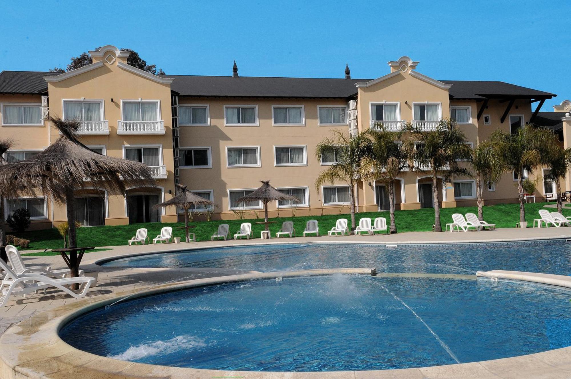 Howard Johnson Pilar Resort Spa & Convention Center מראה חיצוני תמונה