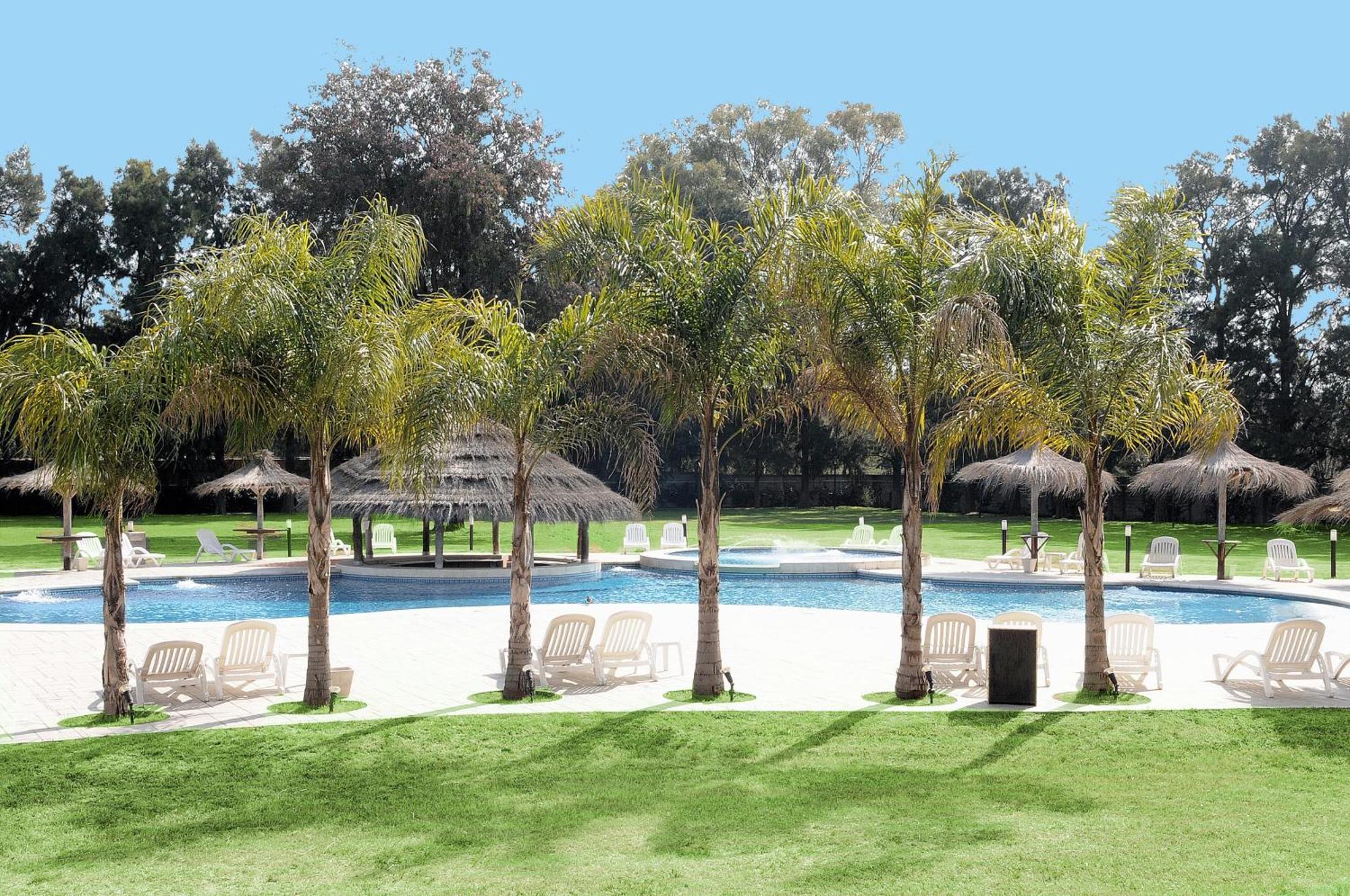 Howard Johnson Pilar Resort Spa & Convention Center מראה חיצוני תמונה