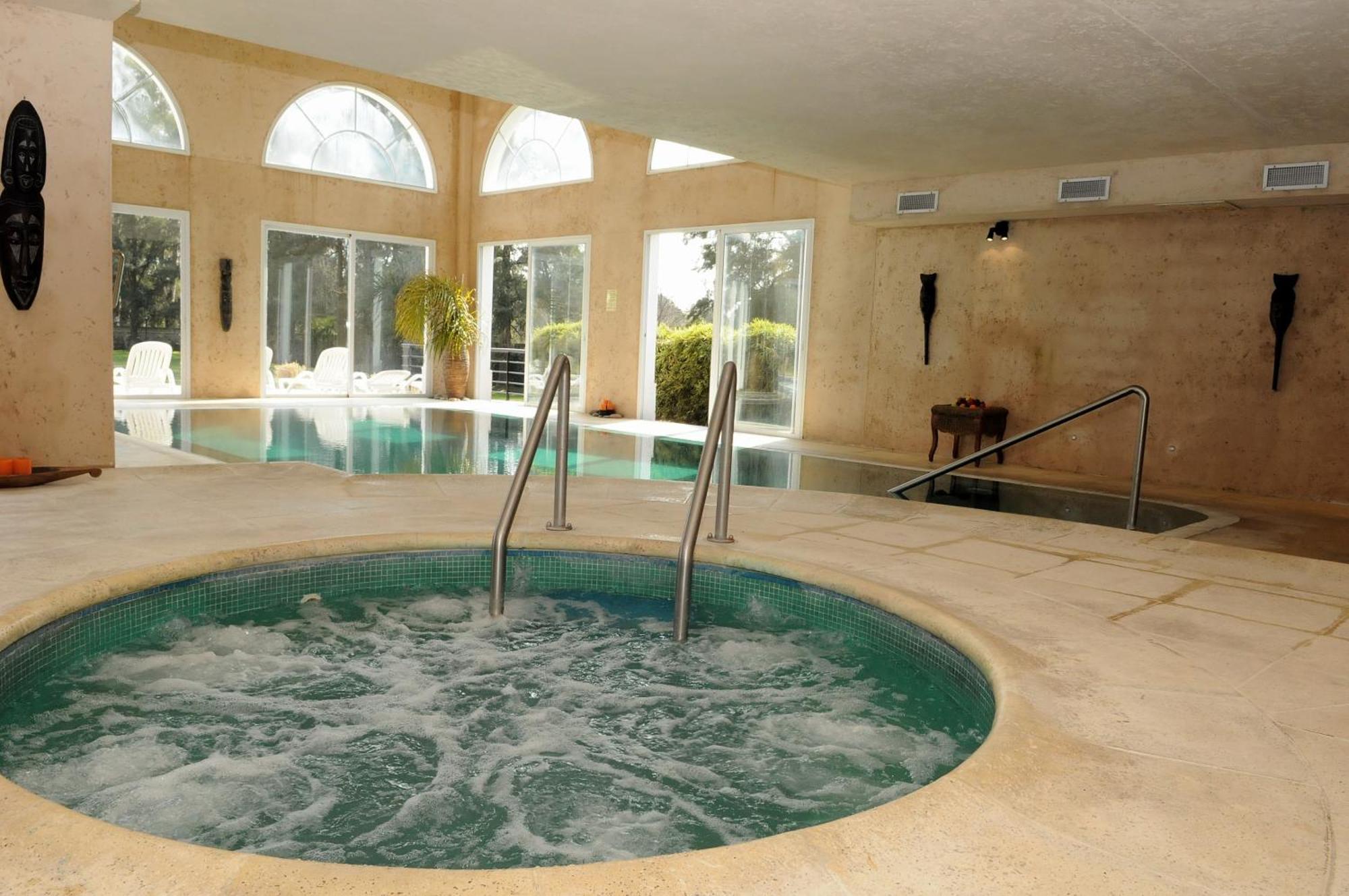 Howard Johnson Pilar Resort Spa & Convention Center מראה חיצוני תמונה