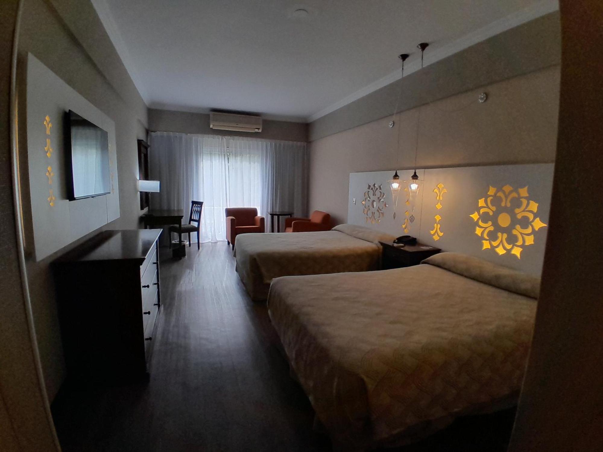 Howard Johnson Pilar Resort Spa & Convention Center מראה חיצוני תמונה