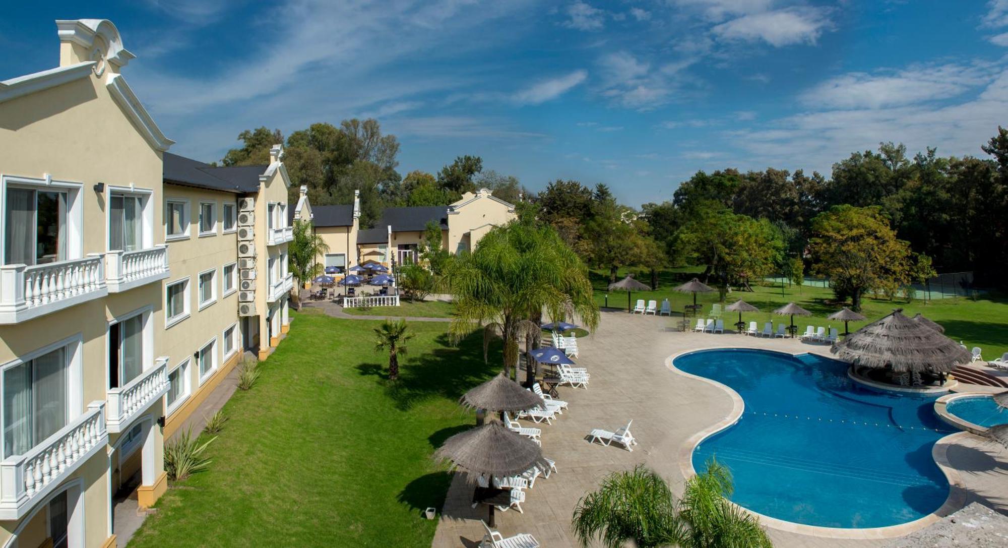 Howard Johnson Pilar Resort Spa & Convention Center מראה חיצוני תמונה