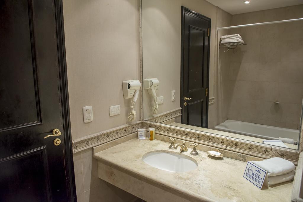 Howard Johnson Pilar Resort Spa & Convention Center מראה חיצוני תמונה