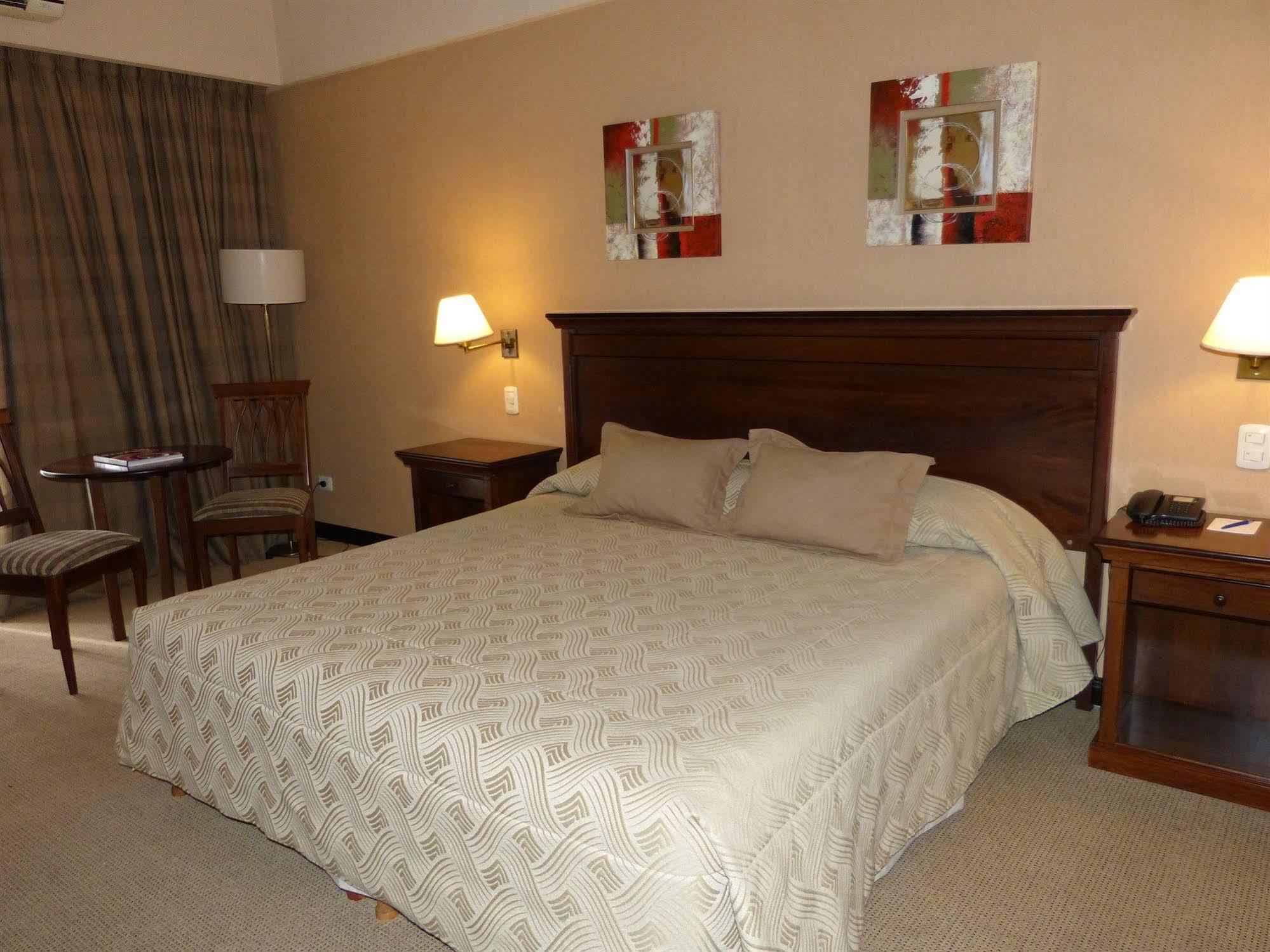 Howard Johnson Pilar Resort Spa & Convention Center מראה חיצוני תמונה