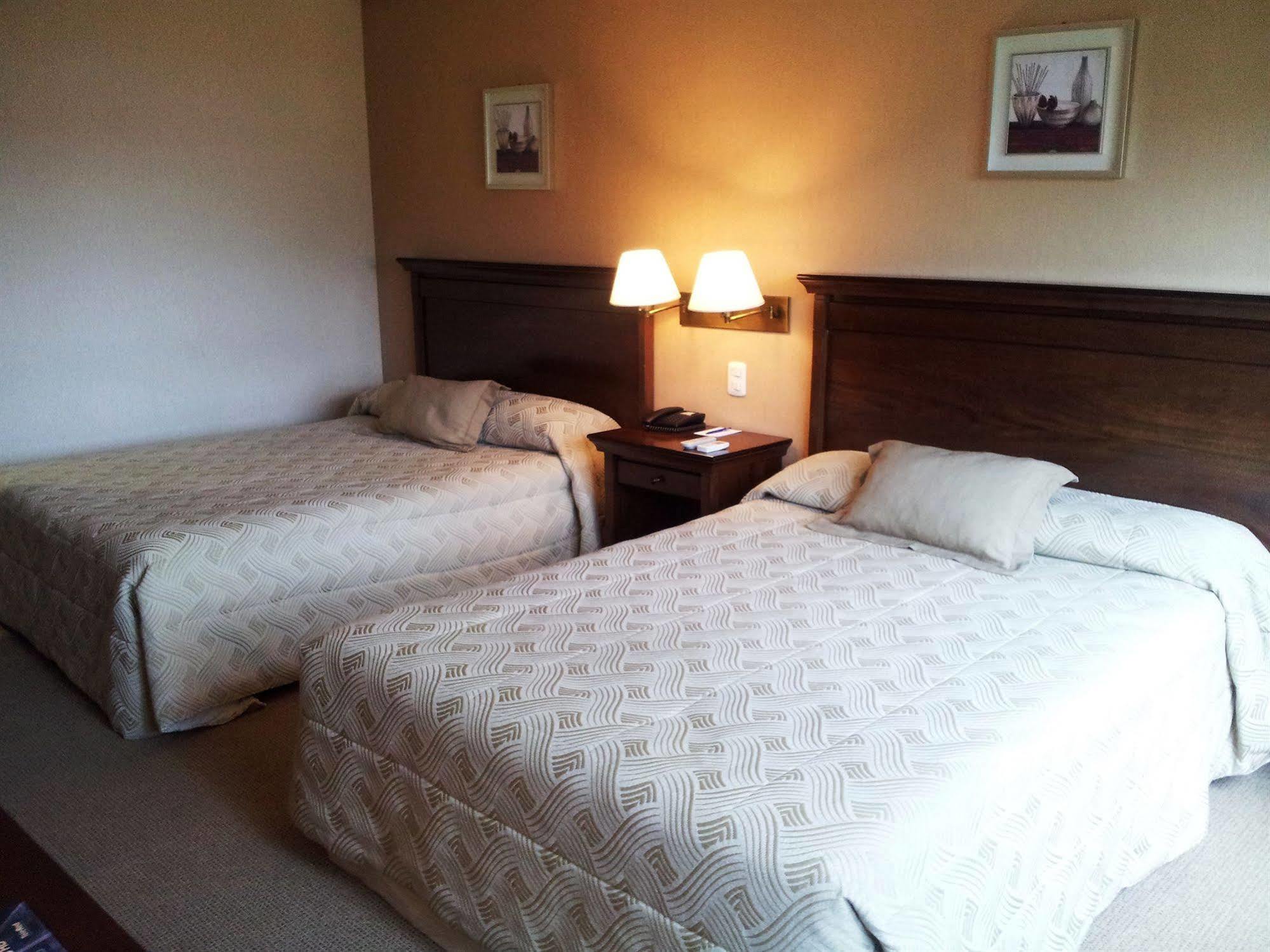 Howard Johnson Pilar Resort Spa & Convention Center מראה חיצוני תמונה