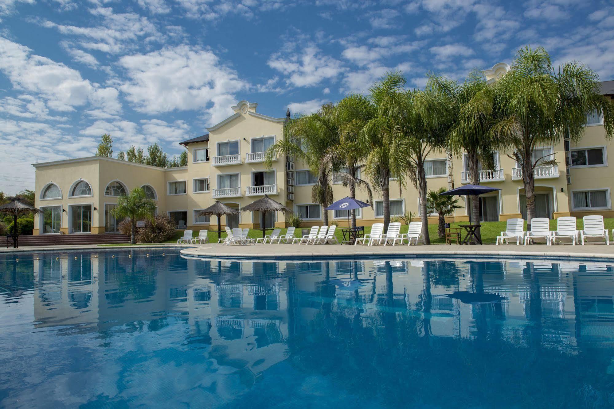 Howard Johnson Pilar Resort Spa & Convention Center מראה חיצוני תמונה
