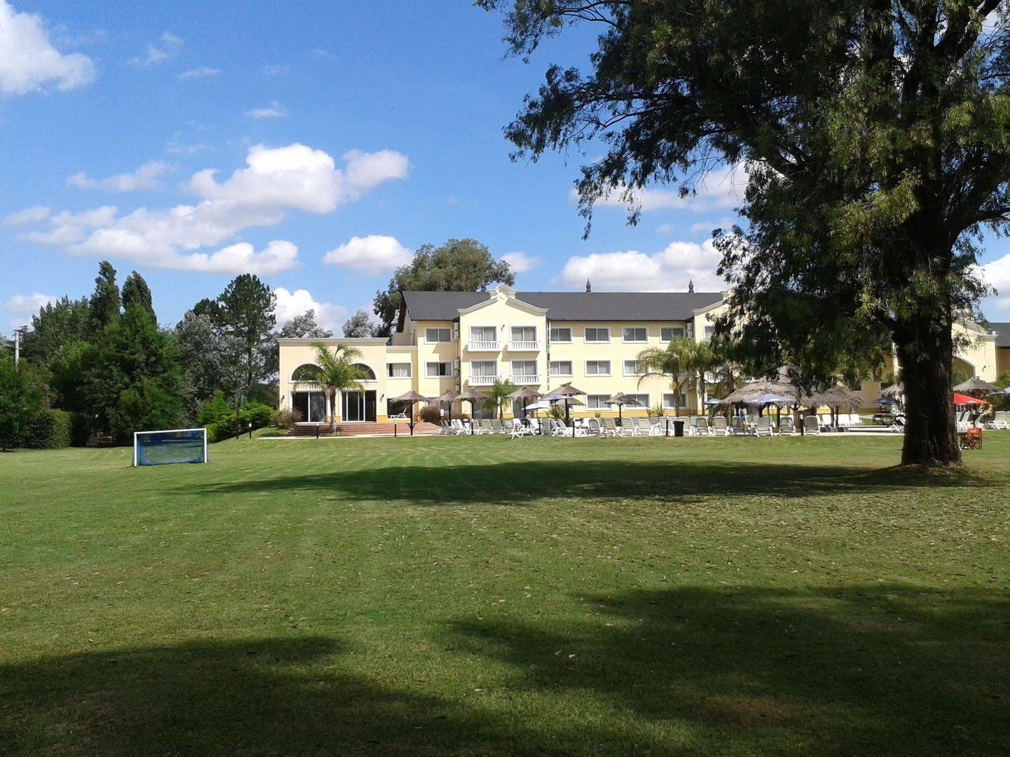 Howard Johnson Pilar Resort Spa & Convention Center מראה חיצוני תמונה