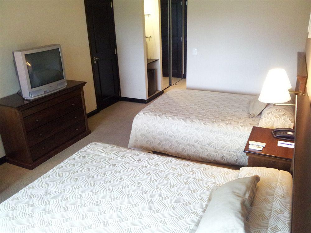 Howard Johnson Pilar Resort Spa & Convention Center מראה חיצוני תמונה
